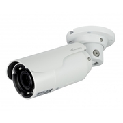Kamera tubowa Illustra Flex 3MP technologią IntelliZip i TrickleStor. Zmotoryzowany obiektyw P-Iris 2,8-12 mm, autofokus, 0,03 luksa w kolorze, 0,001 luksa w czerni i bieli, True Day / Night z IR, 120dB True WDR, odporność na wandalizm IK10, PoE, biała ob